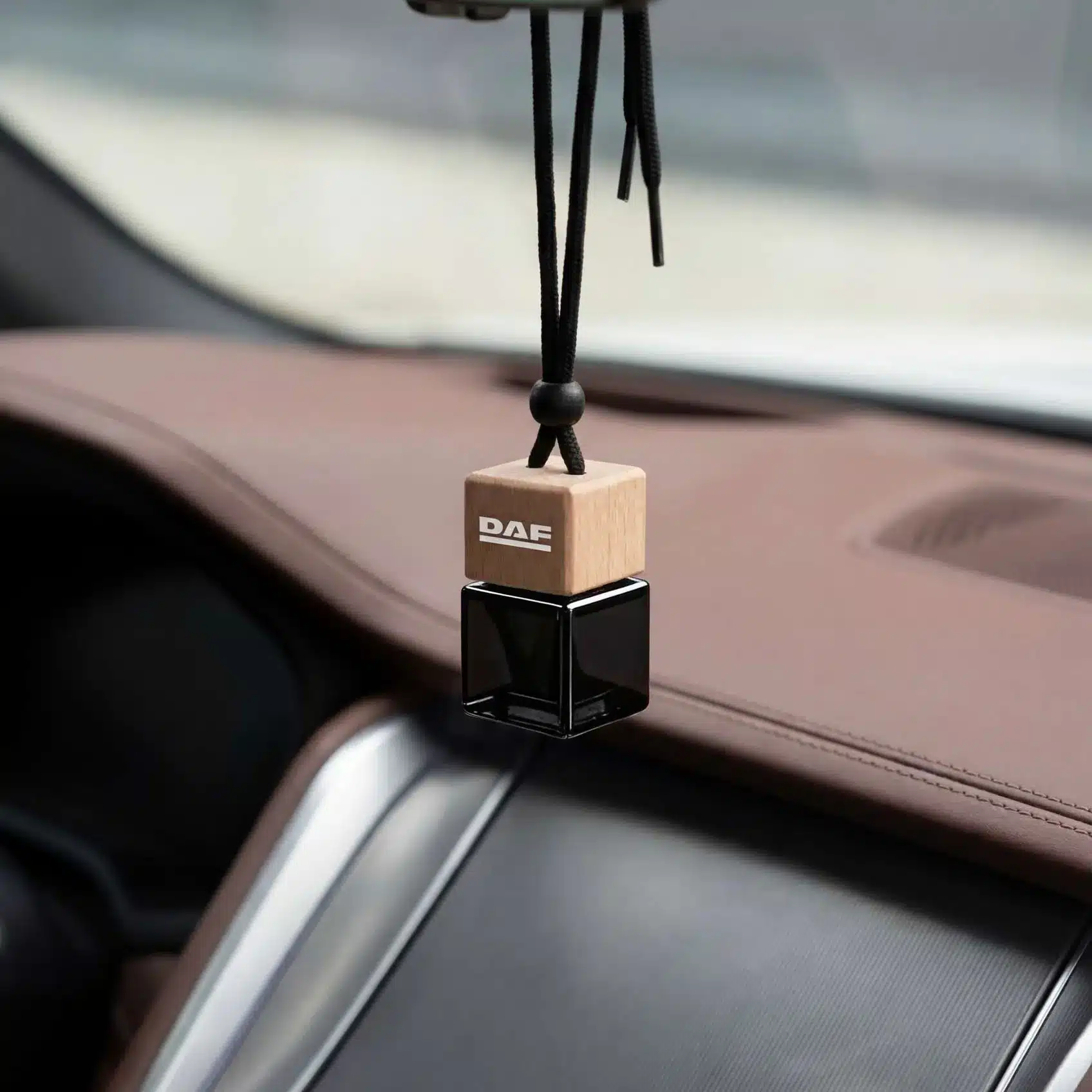 Cube Noir – Hängender Autoduft
