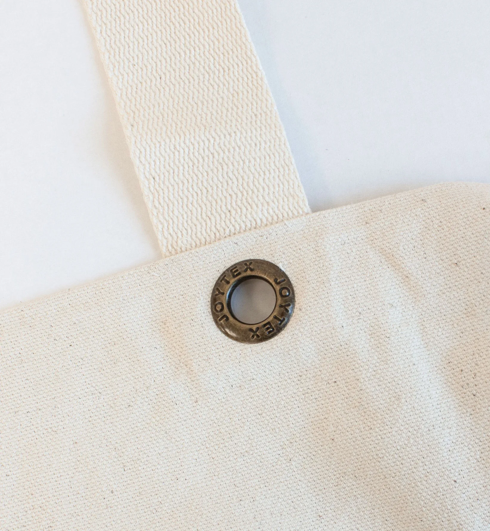 KOCHI – Canvas-Tasche mit Boden- und Seitenfalte sowie Metallösen (38 x 38 cm)