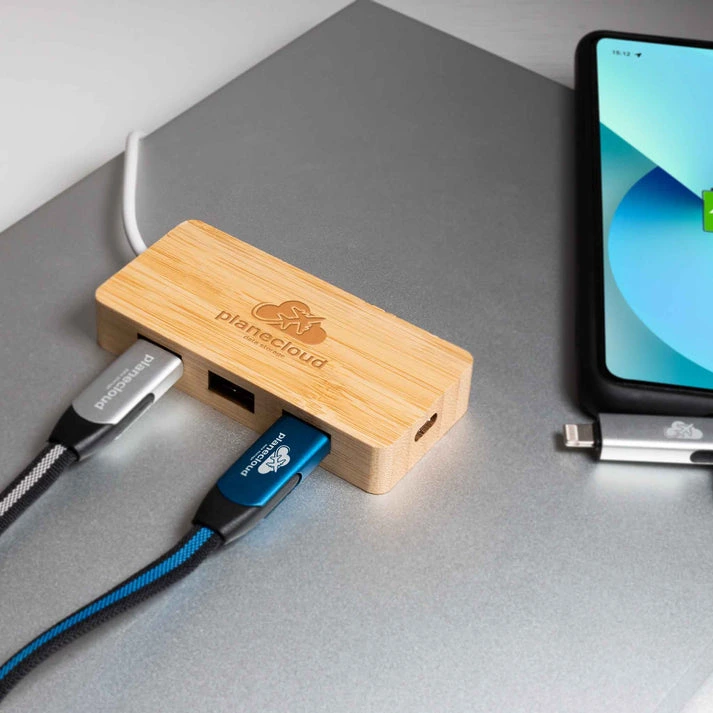 MagHub® Bamboo – USB-Hub aus Bambus mit 3 USB-A & USB-C