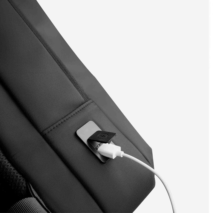 MagPack „Business“ Laptop-Rucksack | Lasergravur auf Metallplättchen