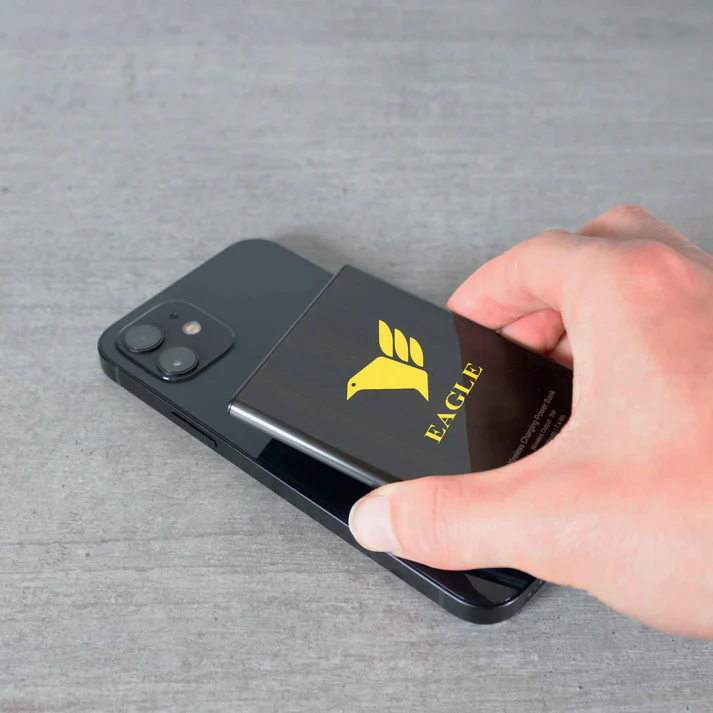 MagPower Flat "Emergency" Wireless Powerbank mit MagSafe