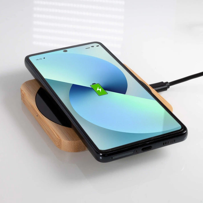 MagWire® LED Bamboo Square – Wireless-Ladegerät aus Bambus mit LED-Logo