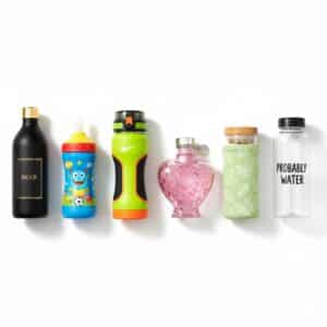 ine Auswahl an kreativen personalisierten Flaschendesigns.