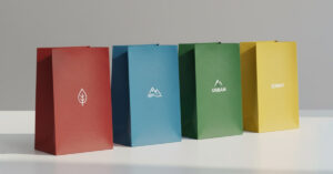 Farbige Papiertüten