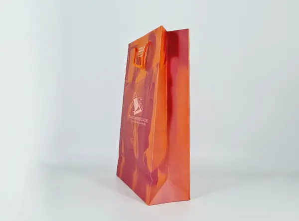 Leuchtend Orange Papiertasche – Farbige Kordelgriffe und Individueller Vollflächendruck