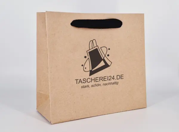 Braune Tragetaschen mit schwarzen gewebten Griffen