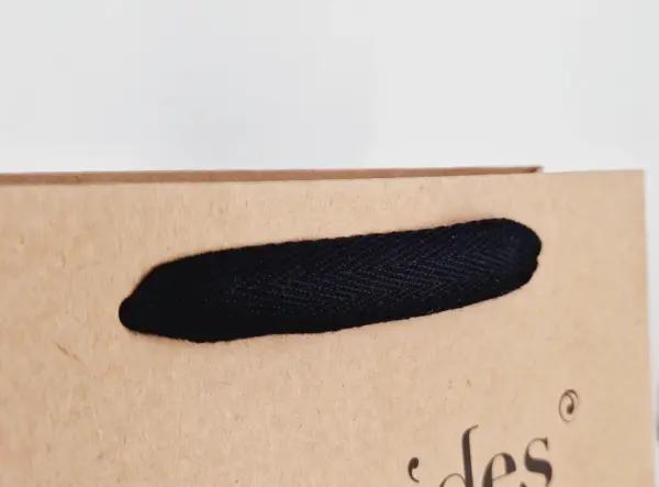 Braune Tragetaschen mit schwarzen gewebten Griffen - Ansicht 2